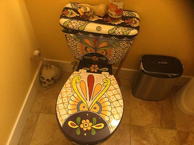 3. "Anneannemin Meksika'dan gelen elle boyanmış tuvaleti."
