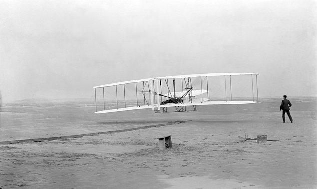 10. Wright kardeşler yalnızca bir kere birlikte uçtular. Olası bir kaza sonucunda çifte kayıp yaşanmaması için babalarına bir daha birlikte uçmayacaklarına dair söz verdiler.