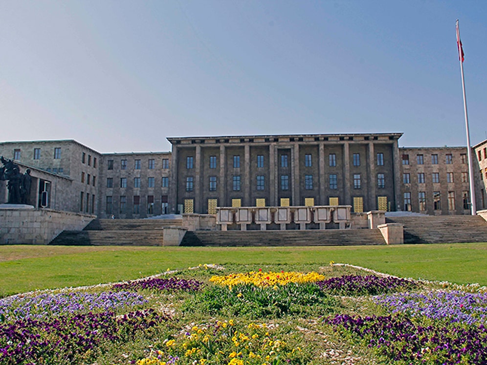 Yine Tasarruf Olmadı: Yılın İlk Yarısında 41 Kamu Kurumunun Sadece Yedisinde Giderler Azaldı