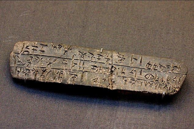 15. 4000 yıl öncesine ait müşteri mektubu niteliği taşıyan bir tablette, standartların altındaki kalitede bakır için geri ödeme talep ediliyor.