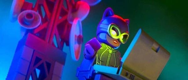 Hatırlatmakta da fayda var, Zoë Kravitz Lego Batman Filmi'nde Catwoman rolünün hakkından fazlasıyla gelmişti!