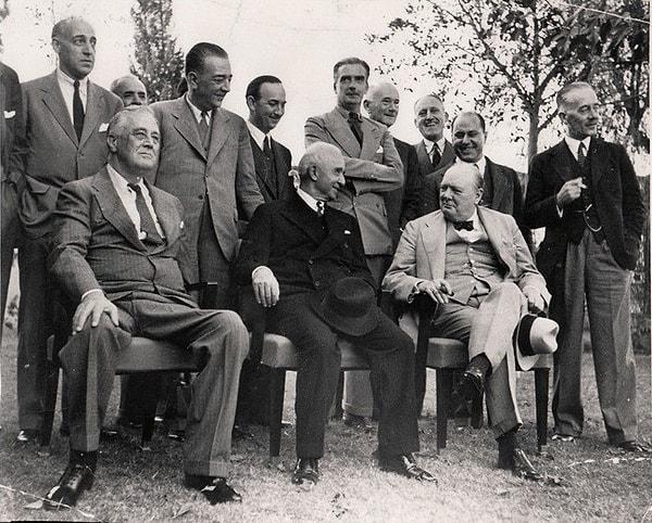 1939 - II. Dünya Savaşı'nın ilk aylarında Fransa, Birleşik Krallık ve Türkiye arasında üçlü savunma ittifakı antlaşması imzalandı.