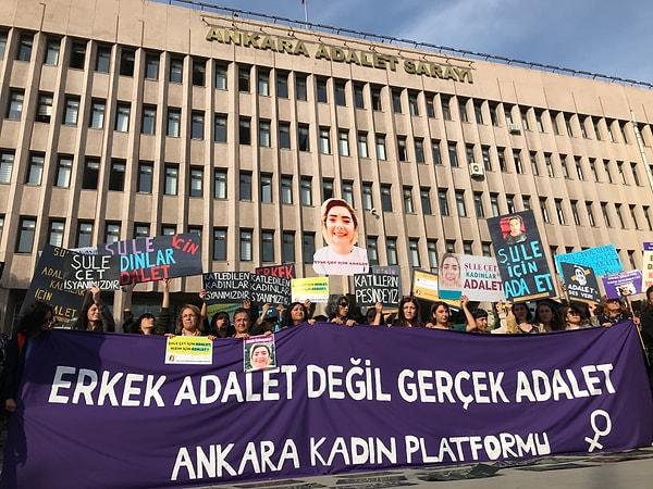 4'üncü duruşma öncesi adliye önünde toplanan Ankara Kadın Platformu, Kadın Meclisleri ile çeşitli sivil toplum örgütlerinin temsilcileri ve üyeleri açıklama yaptı.