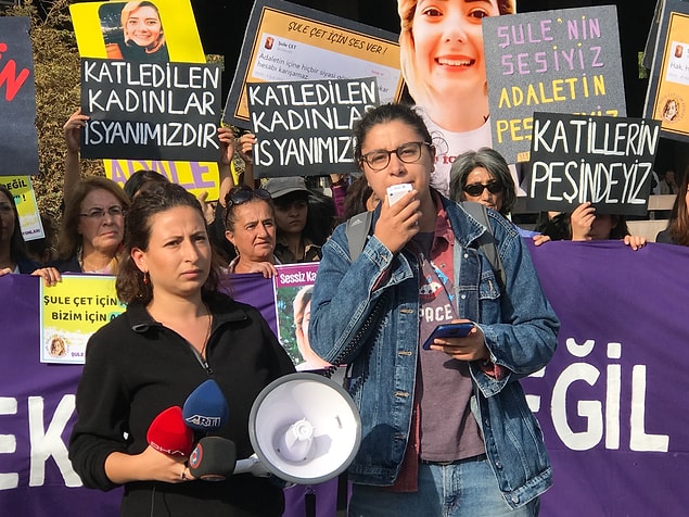 'Erkek adalet değil gerçek adalet', 'Şule Çet için adalet' yazılı pankartlar açıldı, "Boyun eğme, katillerden hesap sor' sloganları atıldı.