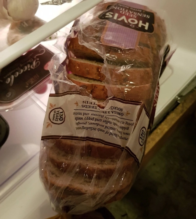 "Yeni erkek arkadaşım ekmek paketini böyle açıyor..."