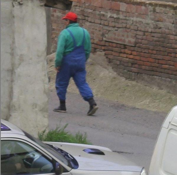 5. Mario işe giderken.