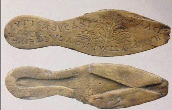 6. Bu 1500 yıllık sandalet Yenikapı kazılarında bulundu, peki üstünde sizce ne yazıyor?