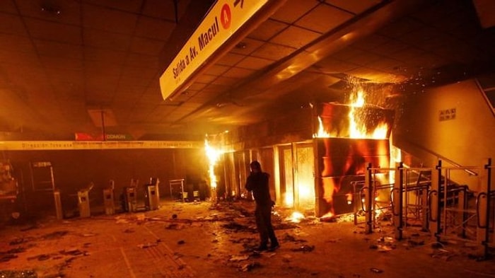 Başkent Santiago'da Asker Sokağa İnecek: Şili'de Hükümet Metro Zammı Protestoları İçin OHAL İlan Etti