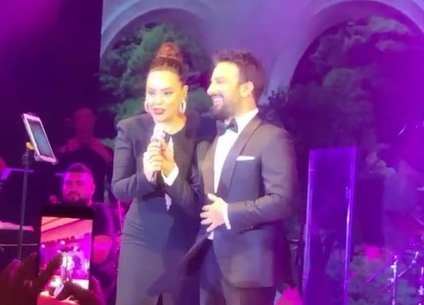 Geceye ise Tarkan ve Ebru Gündeş'in düeti damga vurdu. İkili resmen ortalığın tozunu attırdı!