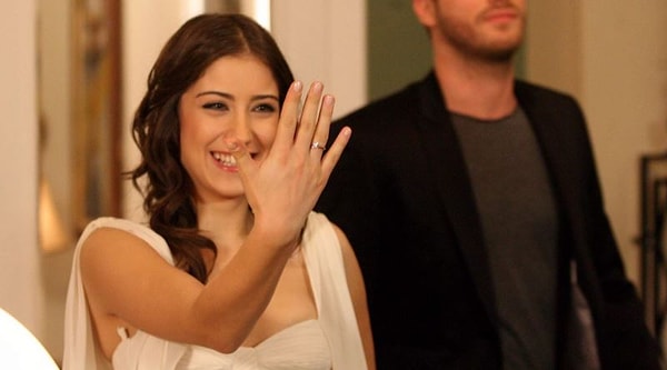 3. Многие работники правительства Турции так же завершили свой рабочий день заранее, чтобы не пропустить заключительную серию. Они смотрели ее в телевизионном зале турецкого Национального собрания.