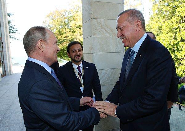 İki lider, Soçi’deki Rusya Devlet Başkanlığı Rezidansı’nda bir araya geldi.