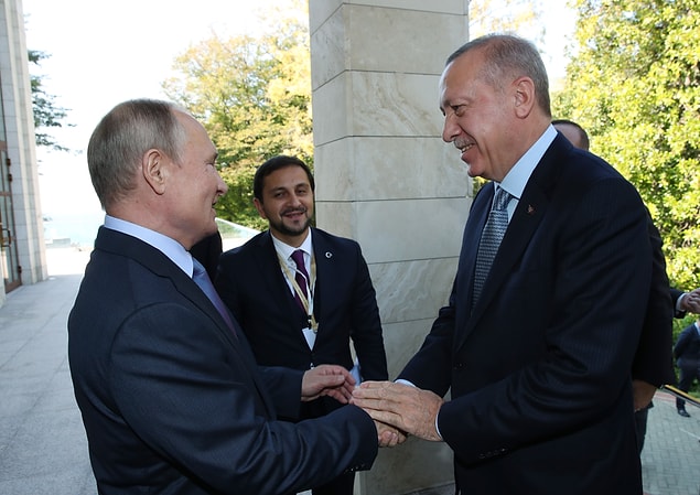 İki lider, Soçi’deki Rusya Devlet Başkanlığı Rezidansı’nda bir araya geldi.