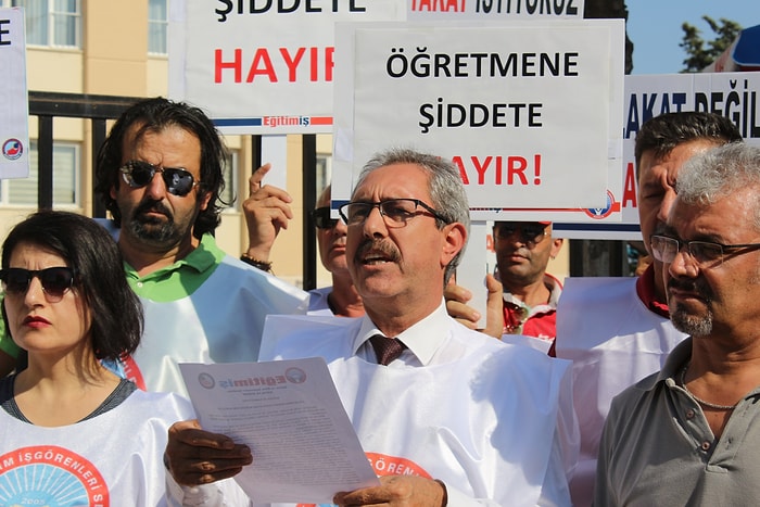 Öğretmeni Dövdüğü İddia Edilen Müdür, Yeni Okulunda Protesto Edildi: 'Adeta Ödüllendirildi'