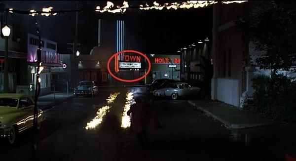 Hill Valley'nin bi diğer sineması olan ve 198 yılında kiliseye dönüştürülen The Town Theatre'da, Marty geleceğe gitmeden önce, Mickey Rooney'nin 1954 yapımı The Atomic Kid filmi 1955'te vizyondaydı.