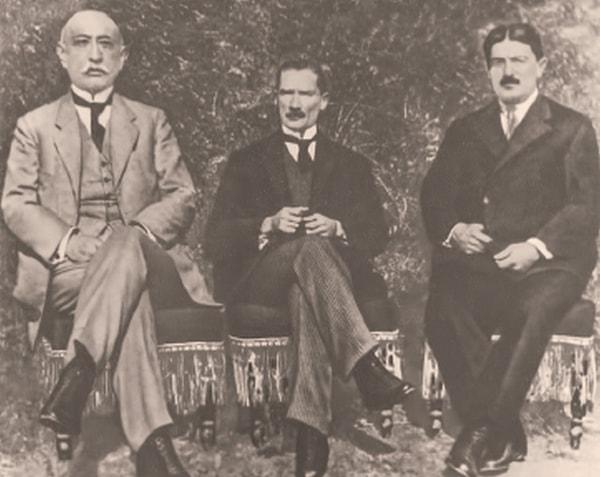 1919 - Amasya'da, Mustafa Kemal Paşa ile İstanbul Hükümeti'nin Bahriye Nazırı Salih Hulusi Kezrak arasında Amasya Protokolü imzalandı
