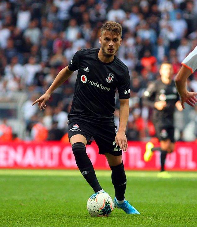 Baskısını sürdüran siyah-beyazlı temsilcimiz 73. dakikada penaltı kazandı. 74. topun başına gelen Ljajic meşin yuvarlağı direğe nişanlayınca Beşiktaş, öne geçme şansını kaçırdı.