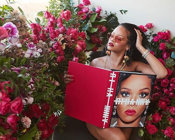 Rihanna son dönemde yine sosyal medyayı ele geçiriyor.