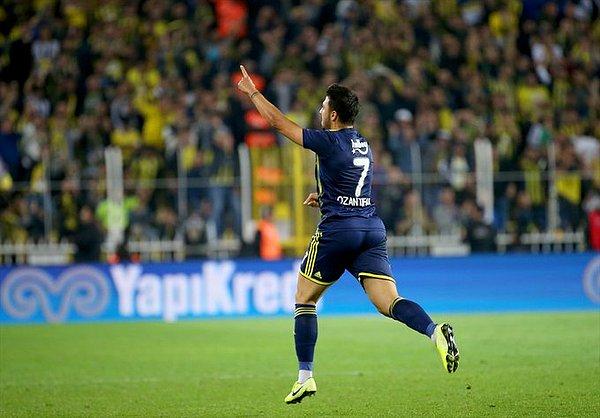 28. dakikada Fenerbahçe 3. golünü attı. Soldan ceza sahasına giren Rodrigues, pasını ceza yayının üzerindeki Ozan Tufan'a çıkardı. Yerden düzgün bir vuruş yapan Ozan Tufan, topu kalecinin sağından direk dibinden filelere gönderdi: 3-1.