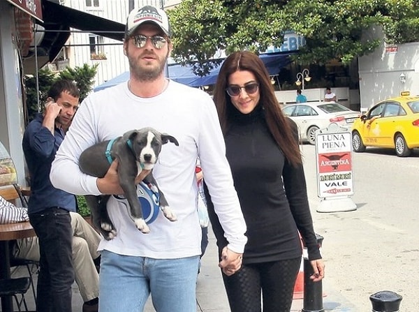 1. Актер родился в многодетной семье. У его родителей была собственная пекарня.