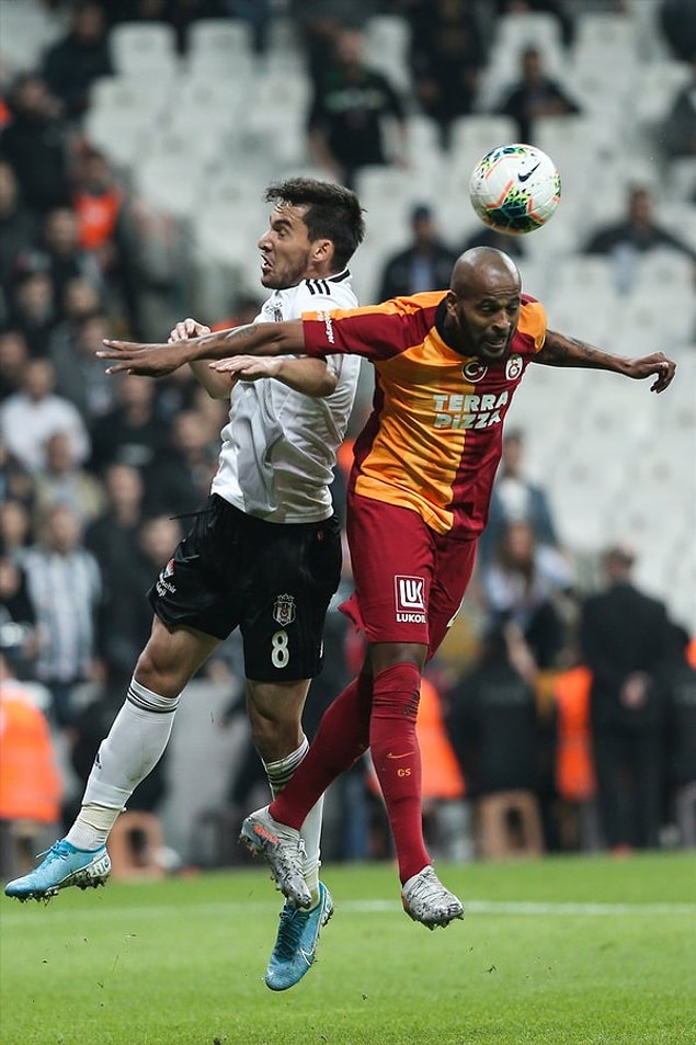 İlk yarıda karşılıklı ataklar olmasına rağmen gol çıkmadı ve ilk yarı 0-0- beraberlikle sonuçlandı.