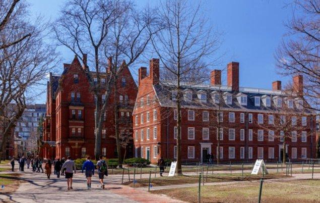 1636 - İlk Amerikan üniversitesi Harvard kuruldu.