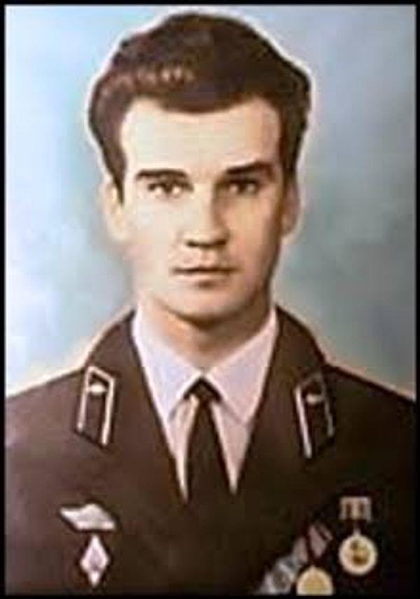 26 Eylül 1983'de içindeki hisse güvenerek bir füze alarmını görmezden gelen Stanislav Petrov tek başına bir nükleer savaşın önüne geçti.