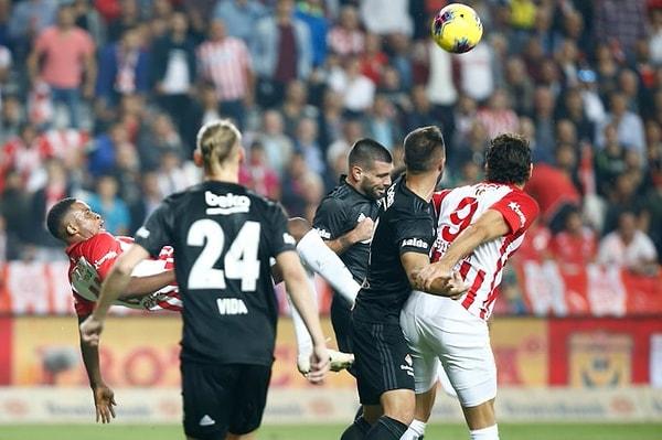 Süper Lig'in 10. haftasında Antalyaspor sahasında Beşiktaş'ı ağırladı.