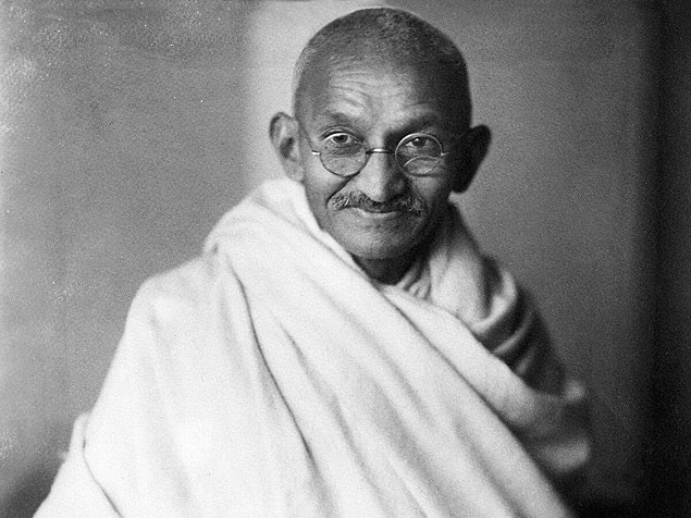 1913 - Hint lider Mahatma Gandhi tutuklandı.