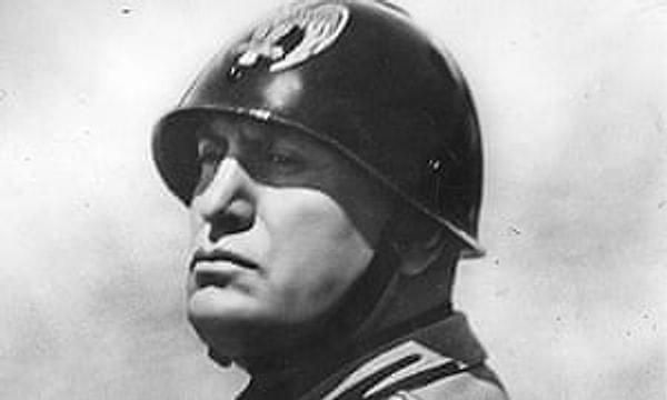 1921 - İtalya'da Mussolini, kendisini Ulusal Faşist Parti'si lideri ilan etti.