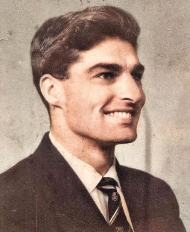 4. "1960'larda, gençliğinin baharında büyükbabam."