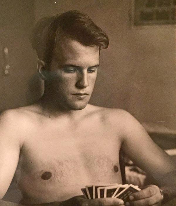 11. “Babam 1960'larda Hava Kuvvetleri'nde kart oynuyor.”