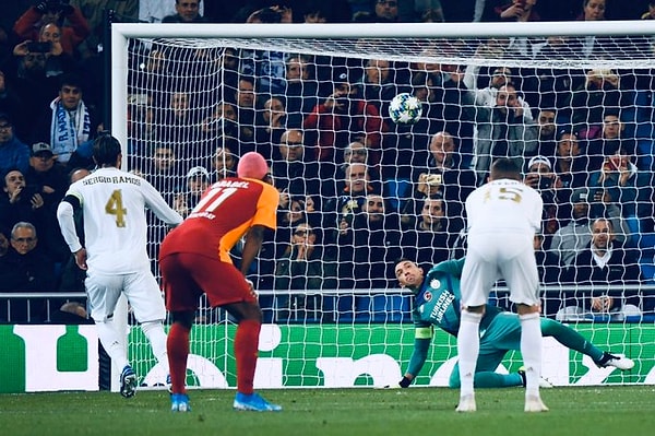 Ramos, panenka penaltısıyla farkı 3'e çıkardı.