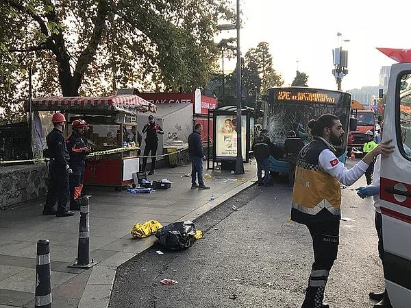 4. 3 Kasım günü, Beşiktaş Meydanı'nda bir durağa dalan otobüsün şoförü elinde bıçakla aşağı indikten sonra bir kişiyi yaraladı ve denize atladı.