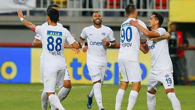 Ligde son 3 maçta mağlubiyet yaşamayan Kasımpaşa ise 2 beraberlik ve 1 galibiyetle 5 puan topladı. Teknik direktör Kemal Özdeş yönetimindeki Kasımpaşa, haftaya 12 puanla 11. sırada girdi.