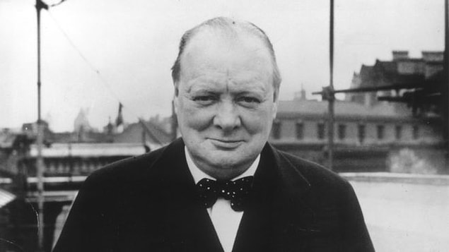 8. Winston Churchill, Amerika'da alkol yasağı olduğu dönemlerde bir keresinde doktoruna 'belirsiz miktarda alkol alabilir' notu yazdırmıştı.