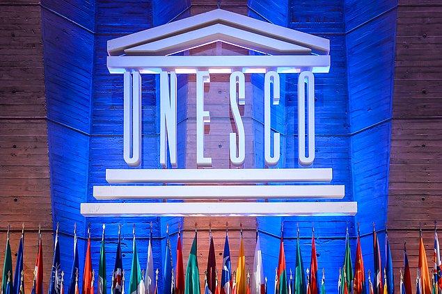 1945 - Birleşmiş Milletler Eğitim, Bilim ve Kültür Örgütü (UNESCO) kuruldu.