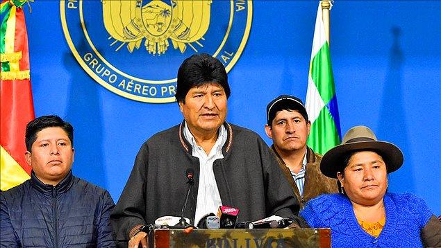 Bolivya'nın ilk yerli Devlet Başkanı Morales, Bolivya Genelkurmay Başkanı Williams Kaliman'ın istifa çağrısının ardından görevi bıraktı.