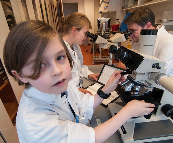 В будущем он хочет стать кардиохирургом.