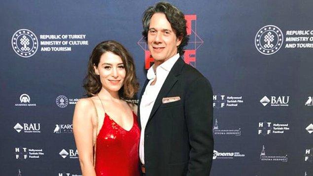 İlişkilerinin kısa bir süre önce başladığı söylenen Bilgin ve Di Blasio çifti ilk kez, bu yıl ikincisi düzenlenen Hollywood Türk Filmleri Festivali’nde görüntülendi.