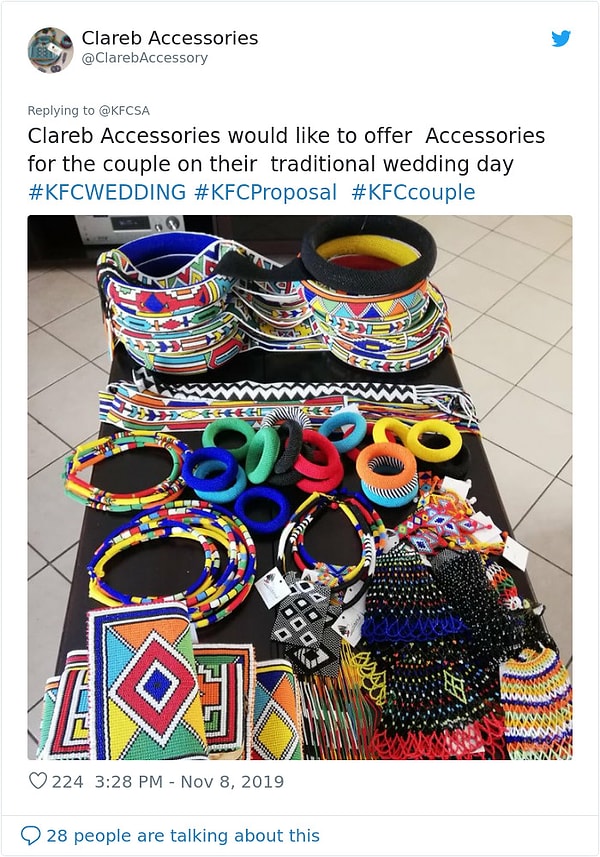 Все украшения, которые они будут использовать на традиционной свадьбе, были получены от другой компании.