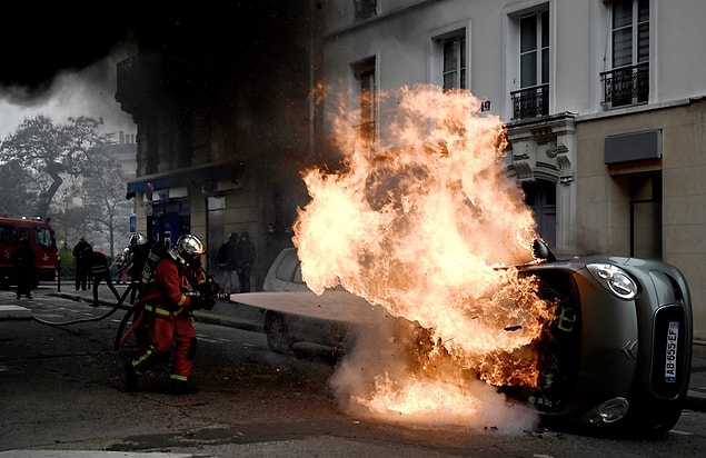 Sarı Yelek hareketi son aylarda beklemede kalmıştı. Aktivistler, hareketi yeniden canlandırmayı ümit ediyorlardı ve ülkenin dört bir yanından gelen protestocular Paris'te bir araya gelmeye teşvik edildi.