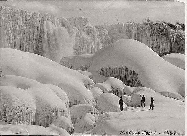 3. Şelale donar mı? Buyrun yanıt: 1888 kışında Niagara Şelalesi dev bir buz yığınına dönüşmüştü.