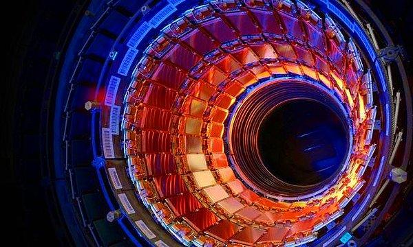 8. Dünyada inşa edilmiş en karmaşık deney düzeneği, Hadron Çarpıştırıcısı'nın içini görelim mi?