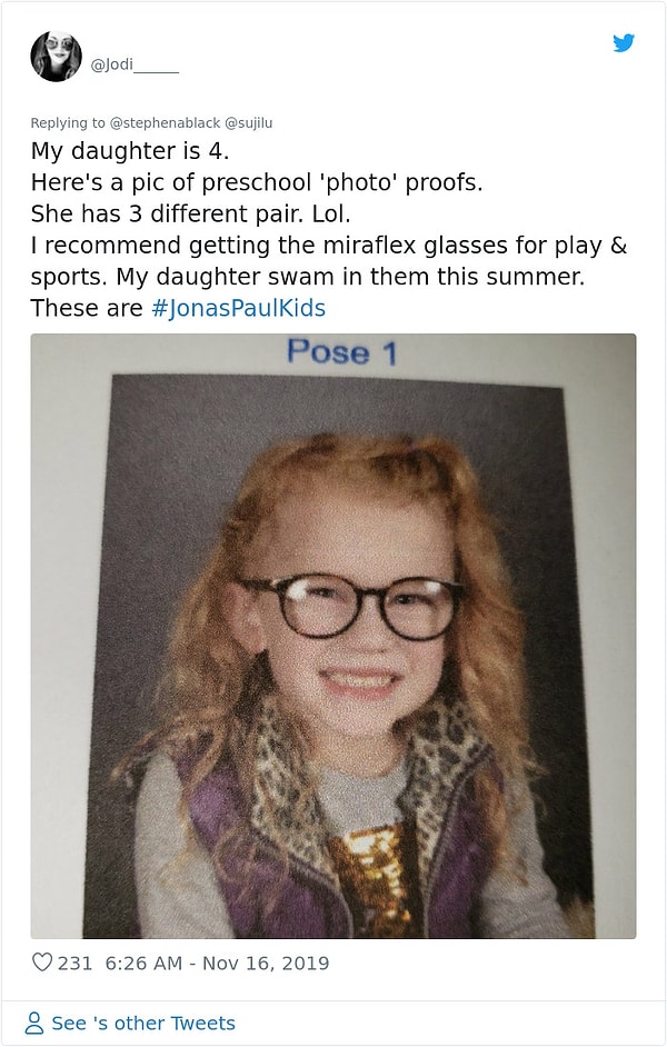 11. "Kızım 4 yaşında. Bu anaokulu fotoğrafı. 3 tane gözlüğü var. Ben spor yapman ve oyun oynaman için miraflex öneririm."