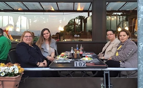 1. У Фахрие Эвджен три сестры: Неше, Айшен и Демет.