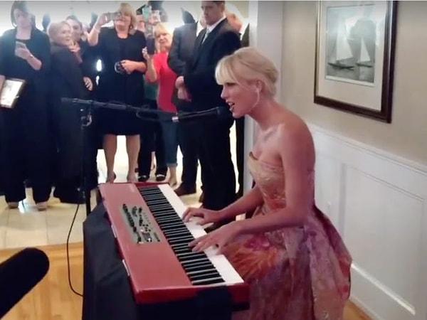 3. Taylor Swift katıldığı düğünde "Blank Space" şarkısını seslendirdi.