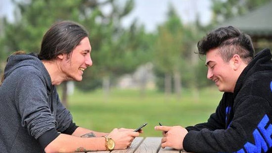 Çıta Bu Sefer Bayağı Bir Yükseldi: Apple ve Netflix'in Açığını Bulan İki Gence 200 Bin Dolar Ödül Teklif 'Edildi'