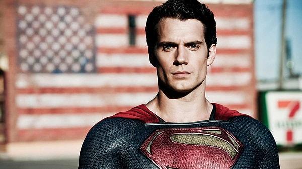 7. Henry Cavill, Superman’i oynamaktan vazgeçmediğini söyledi.