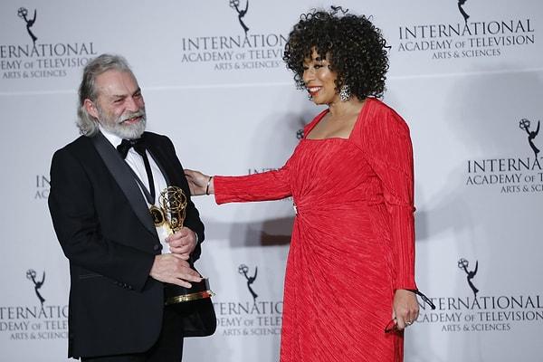 10. Haluk Bilginer, Şahsiyet dizisindeki rolüyle 47. Uluslararası Emmy Ödül Töreninde; “En İyi Erkek Oyuncu” ödülünün sahibi oldu.