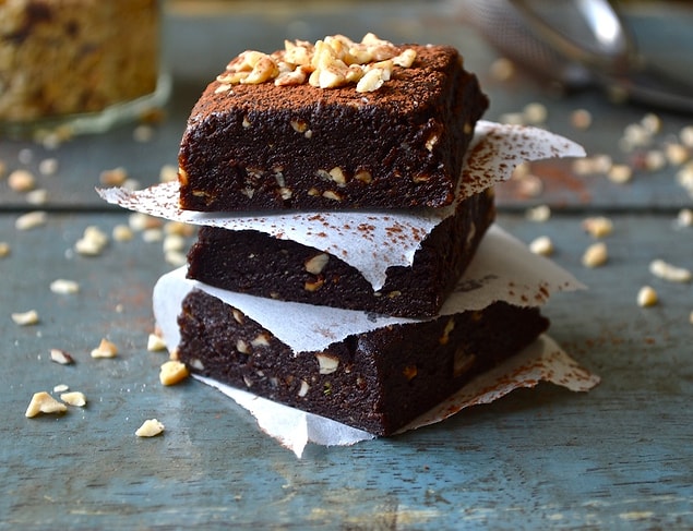Raw Brownie yapmak için gerekli malzemeler: